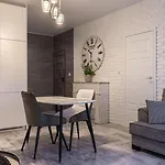 Modern With Balcony And Garage - Mokotow Варшава