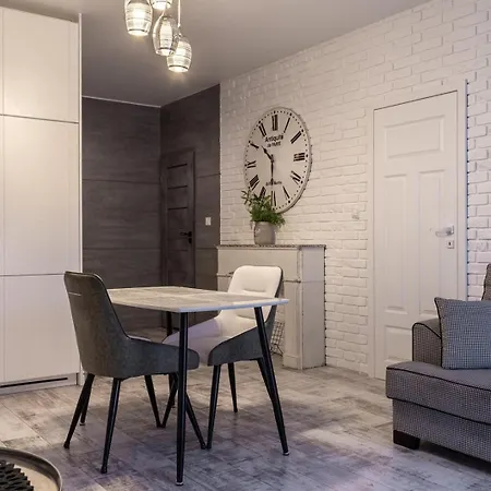 Modern With Balcony And Garage - Mokotow Varsó